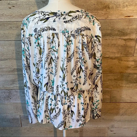 🛍️3/$30 Worthington women’s floral blouse in size medium - Picture 3 of 7